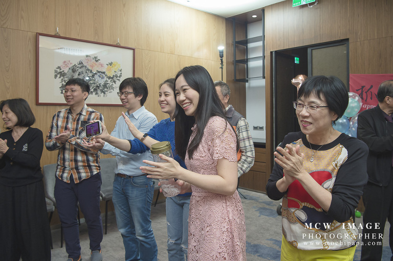 “台南抓周紀錄、家庭抓周紀錄、親子寫真抓周紀錄攝影、抓周紀錄攝影、抓周紀錄家庭寫真是在感受一家人幸福的溫度,台灣兒童寫真抓周紀錄小資棚拍專案拍攝,麻糬爸提供道具台,灣高雄家庭攝影師抓周紀錄,台灣台南家庭攝影師麻糬老爹,台灣屏東墾丁家庭攝影師,San